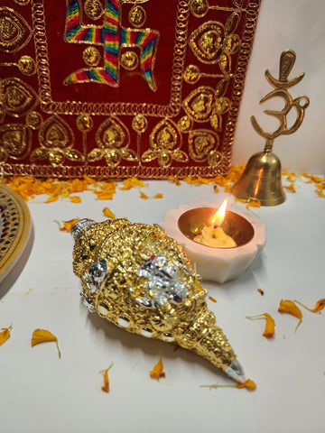 “4.5-Inch Divine Vishnu Shank – Sacred Conch for Spiritual Blessings and Pooja