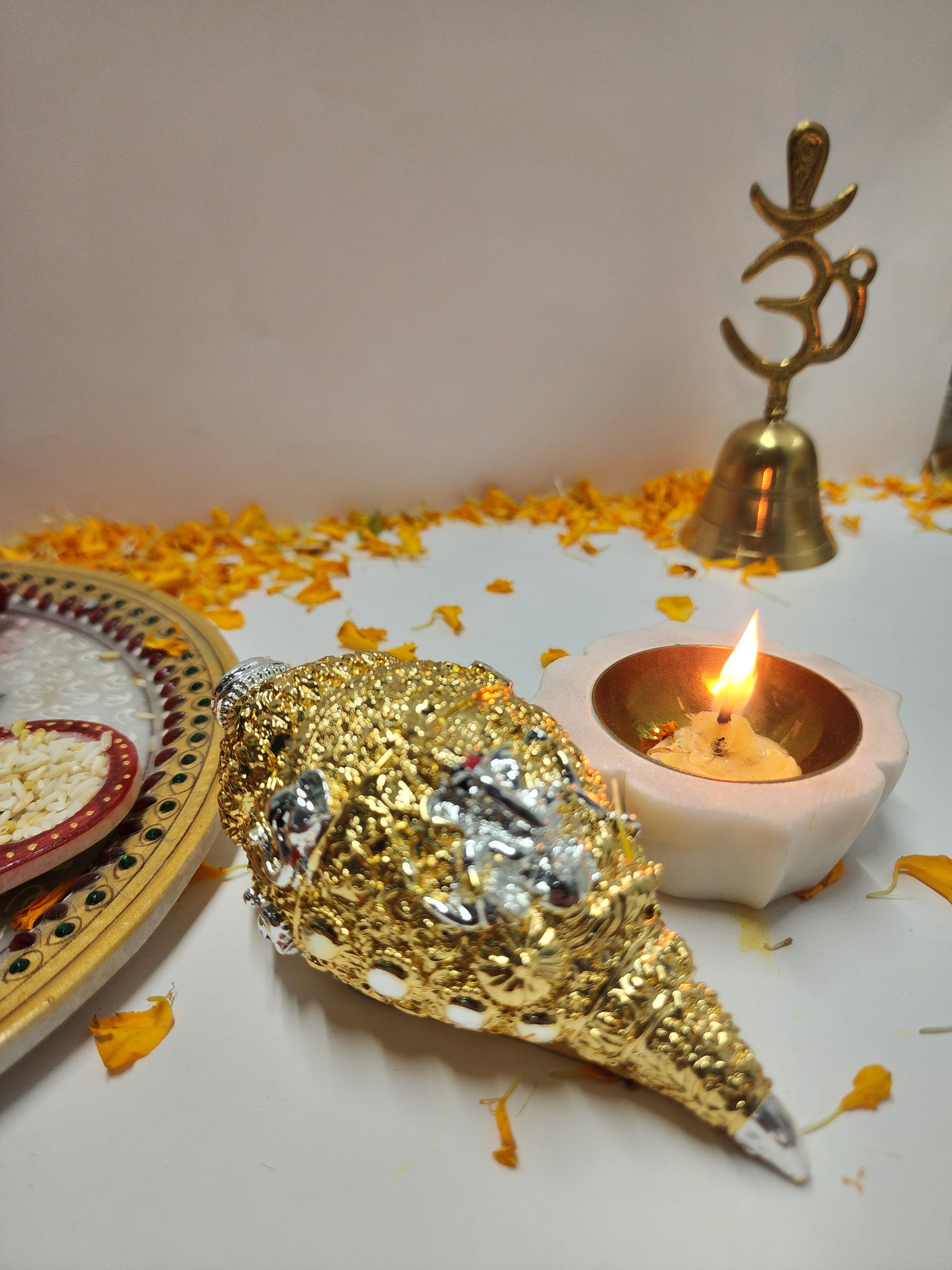 Bhagvan Vishnu Shank golden