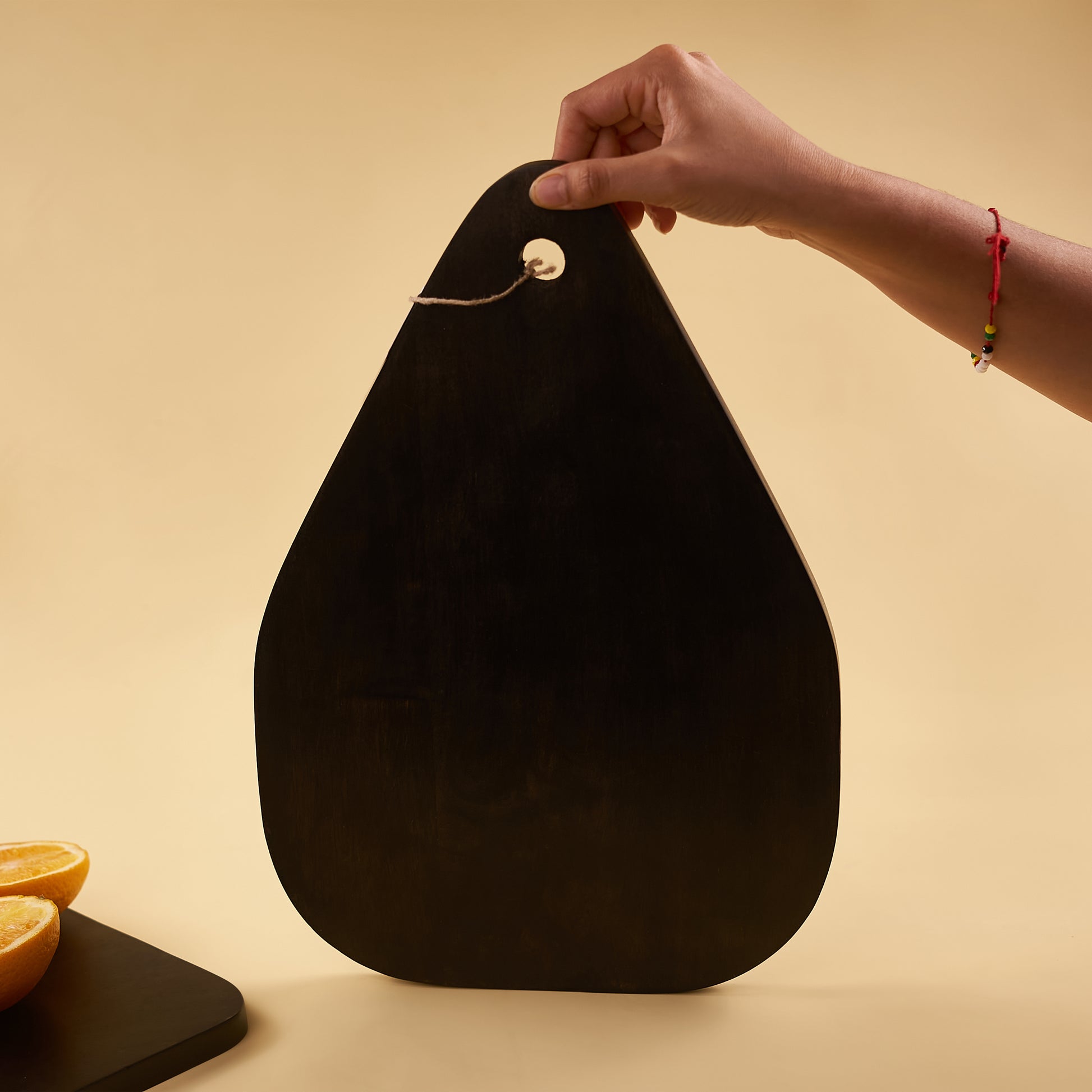 one hand carring black serving platter