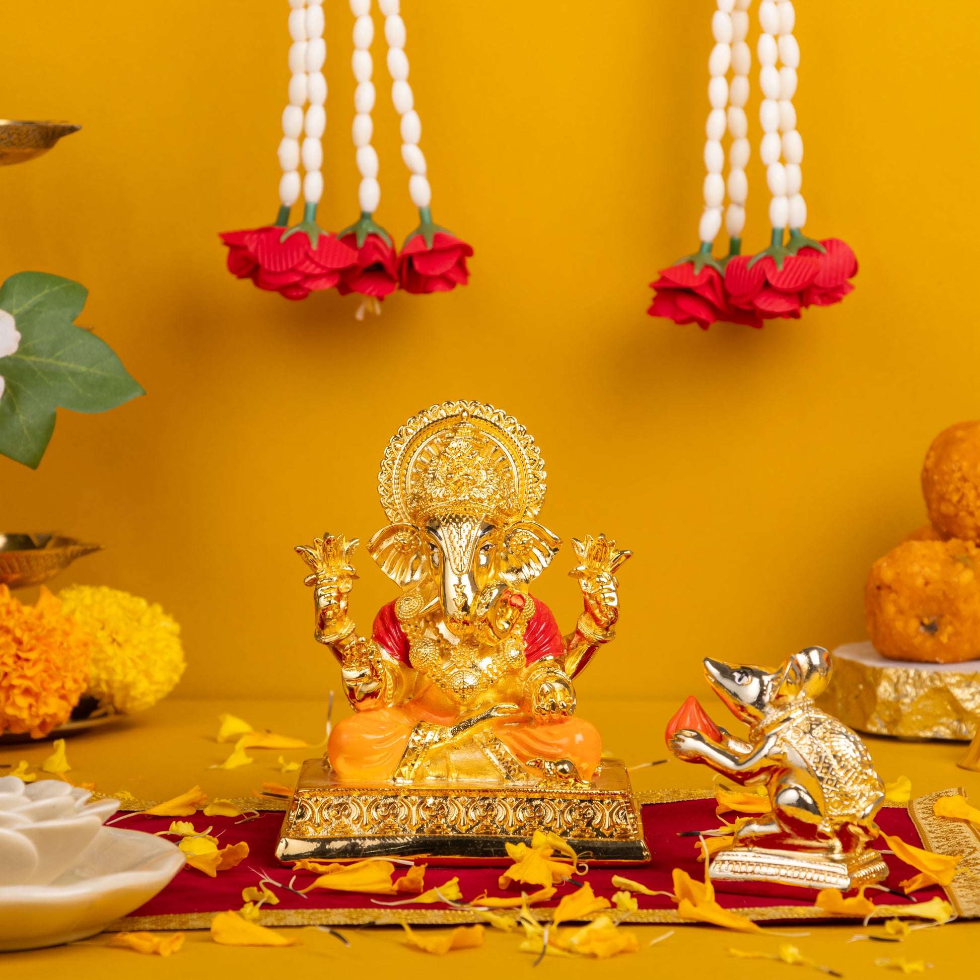 Dagduseth Ganpati Gold with Mushak Combo