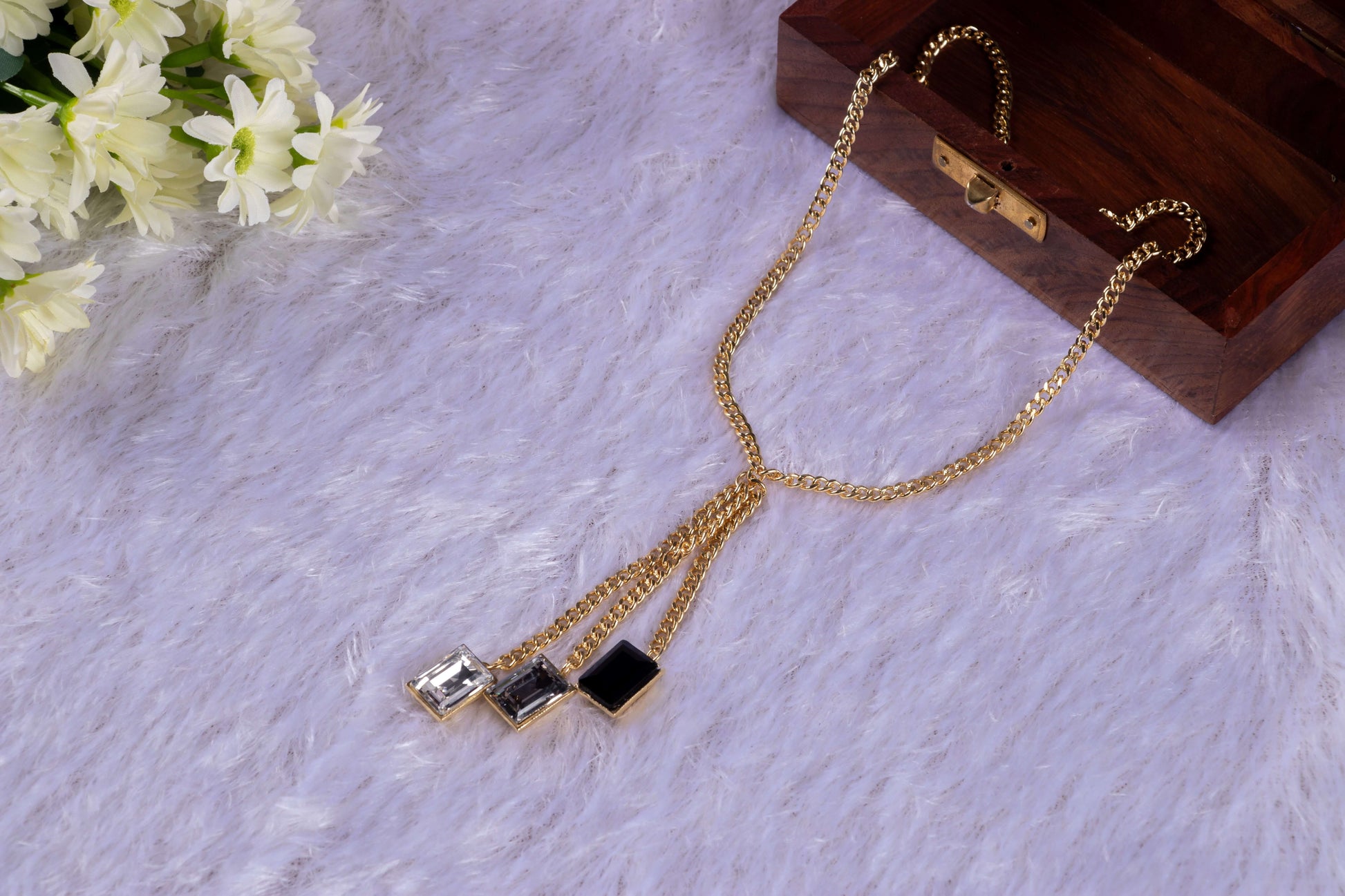 Swarovski Crystal 3 Stones Tassel Necklace chain half in the wooden box