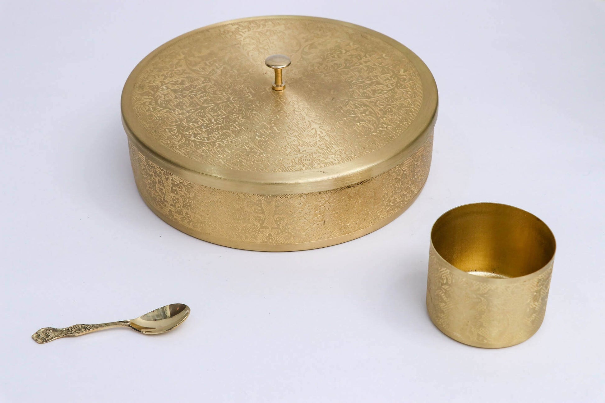 Brass Spice Container with Embossed Lid 7 Compartments and 1 Spoon