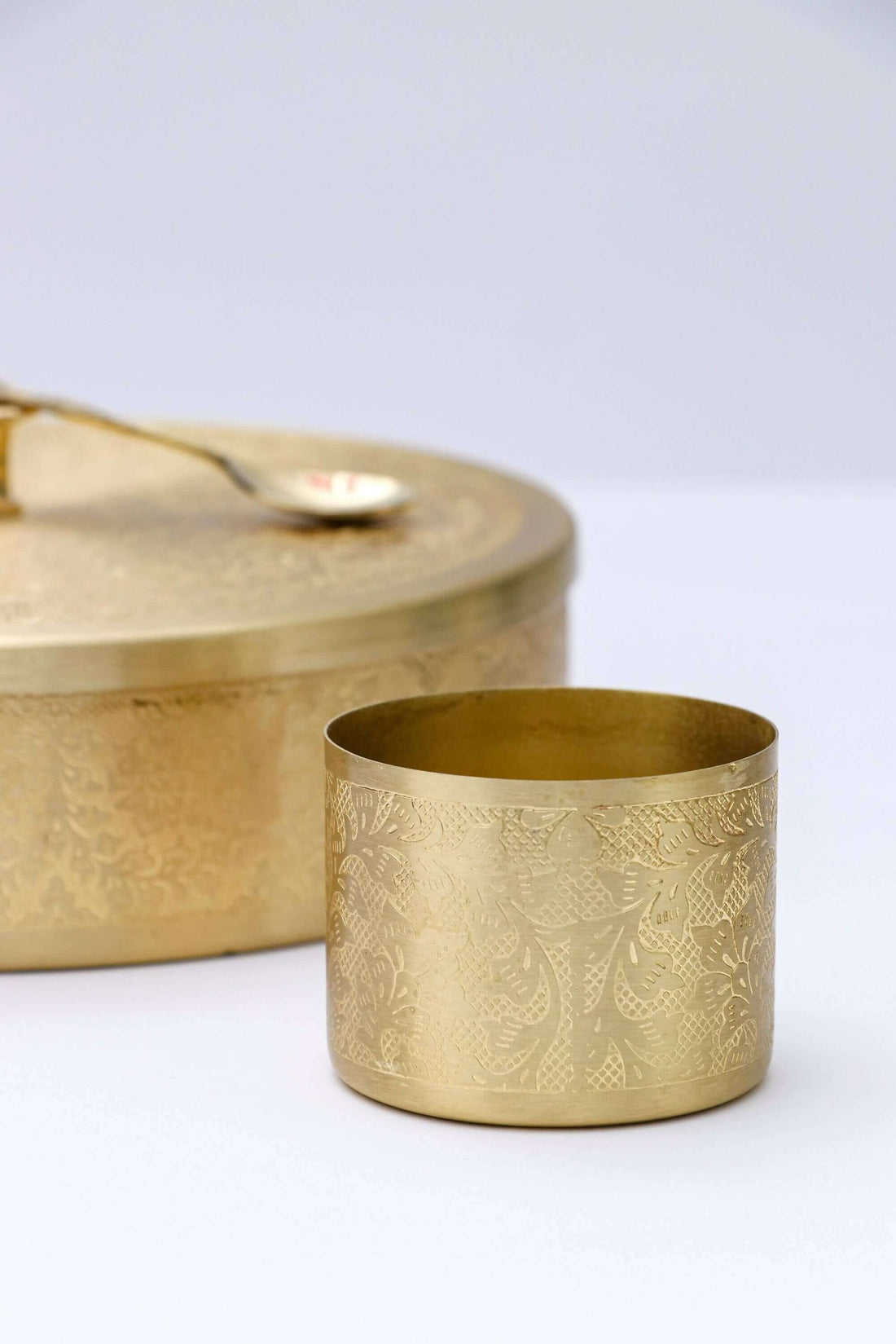 House of Wemy Golden Spice Container with Embossed Lid, 7 Compartments, and Spoon