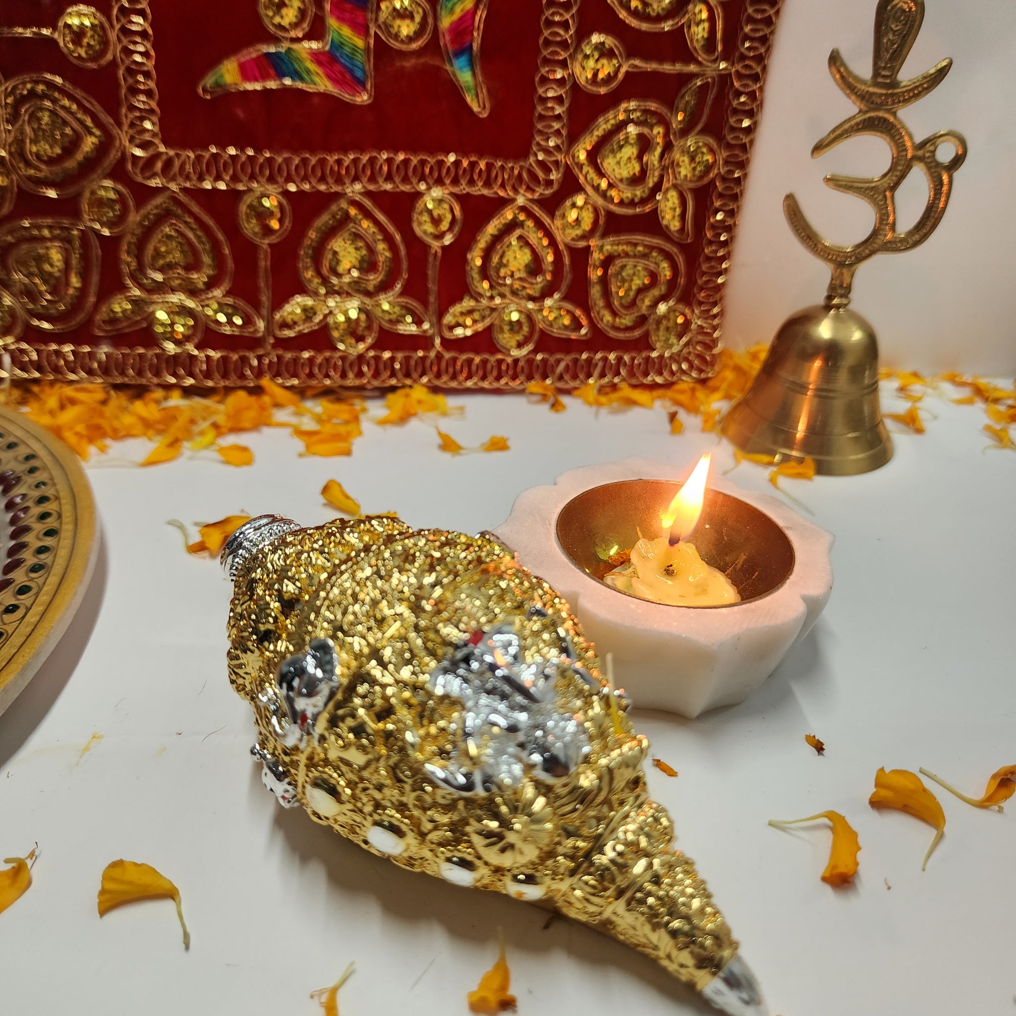 Divine Vishnu Shank: Sacred Conch for Spiritual Blessings (4.5 inches)