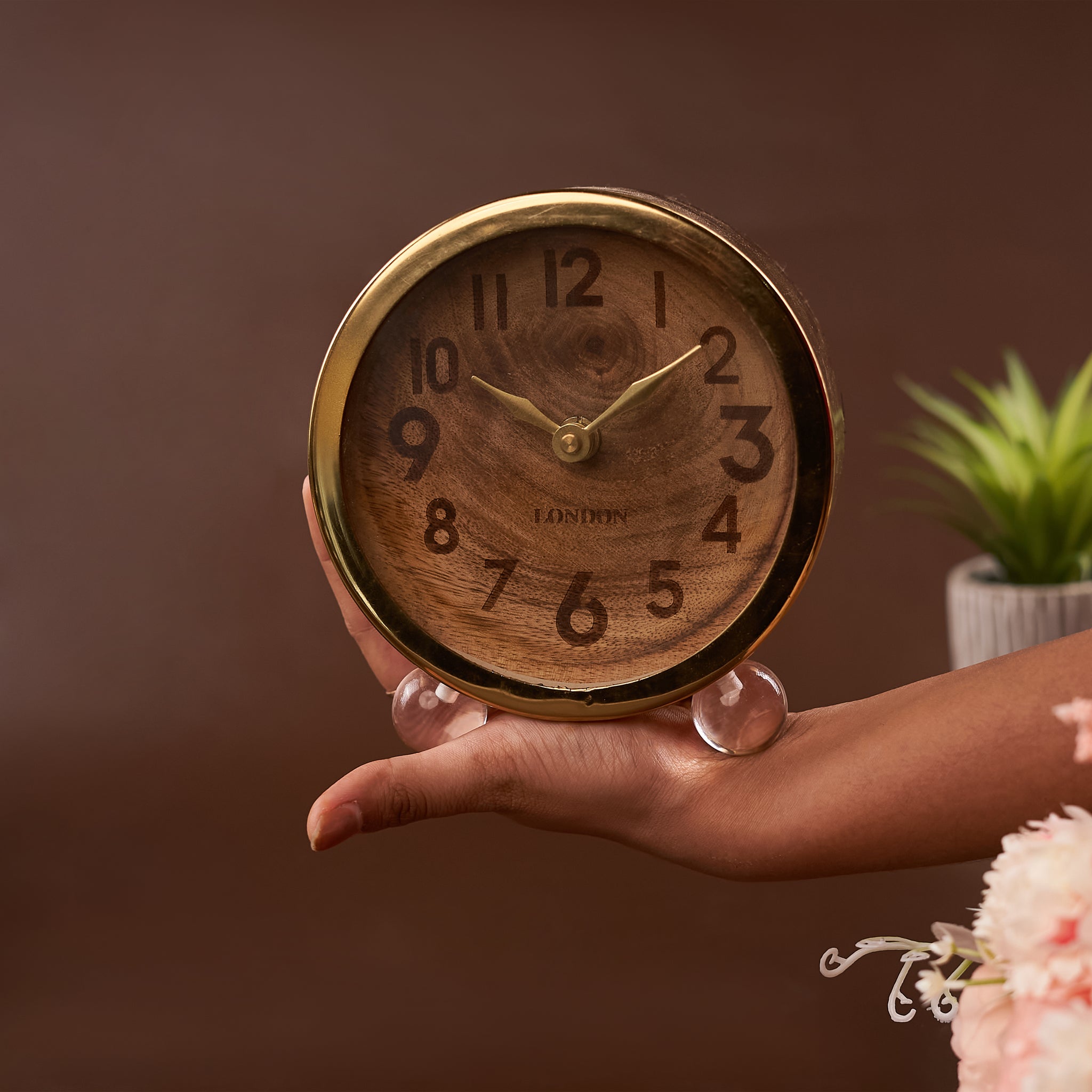 Round Antique-Look Table Clock with Wooden Dial and Brass Case – Timeless Elegance for Your Space