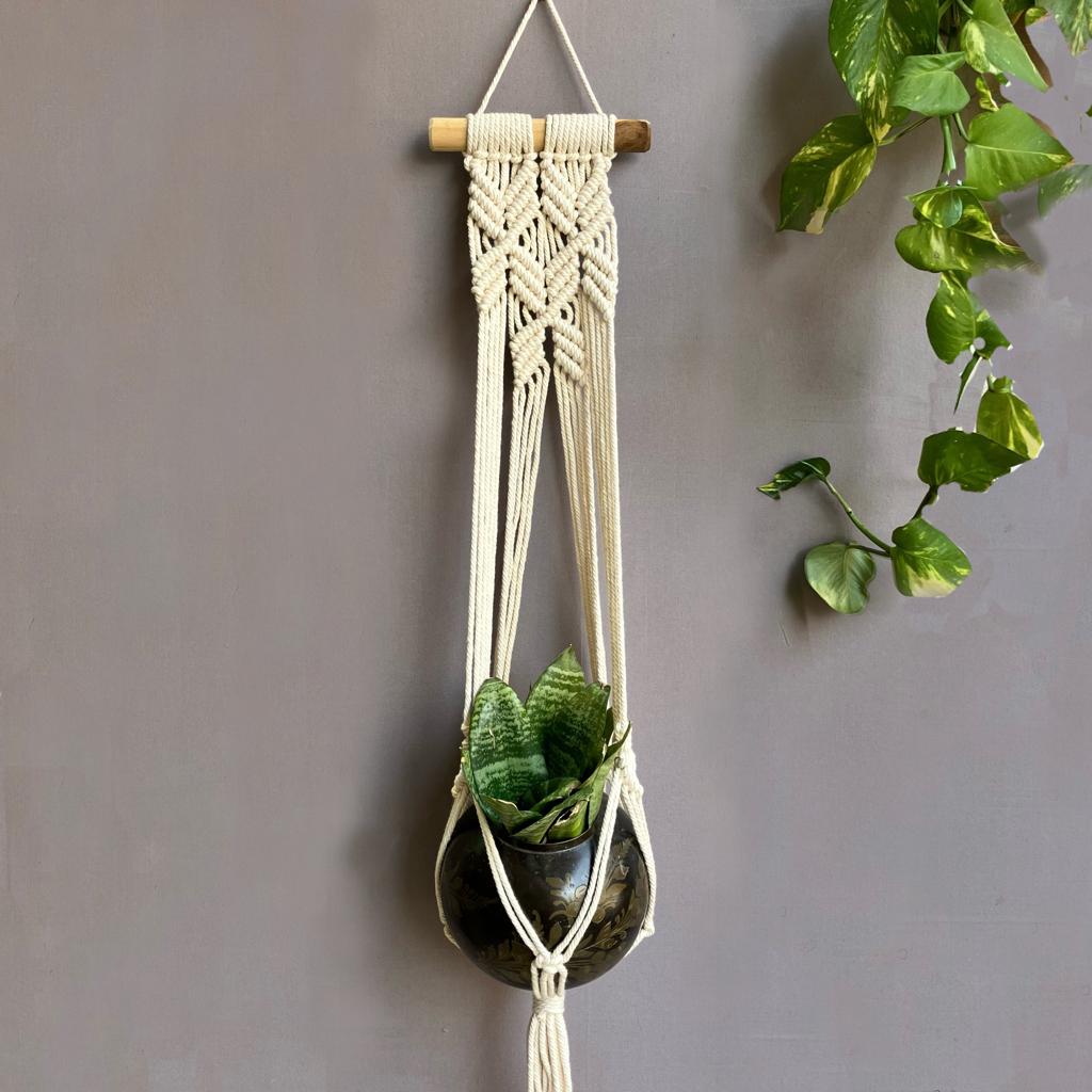 Handcrafted Macramé 'Blooming Flower' Plant Hanger Wemy Store
