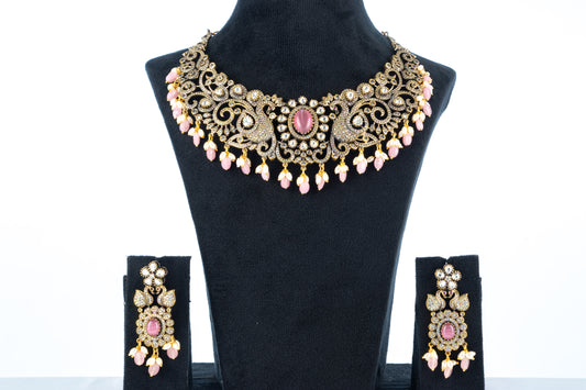 Zaariya Victorian necklace (pastel pink)