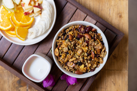 Moreish Granola Crisp & Crunch 180 grams with Oats, Corn Flakes, Nuts, Seeds & Berries Wemy Store