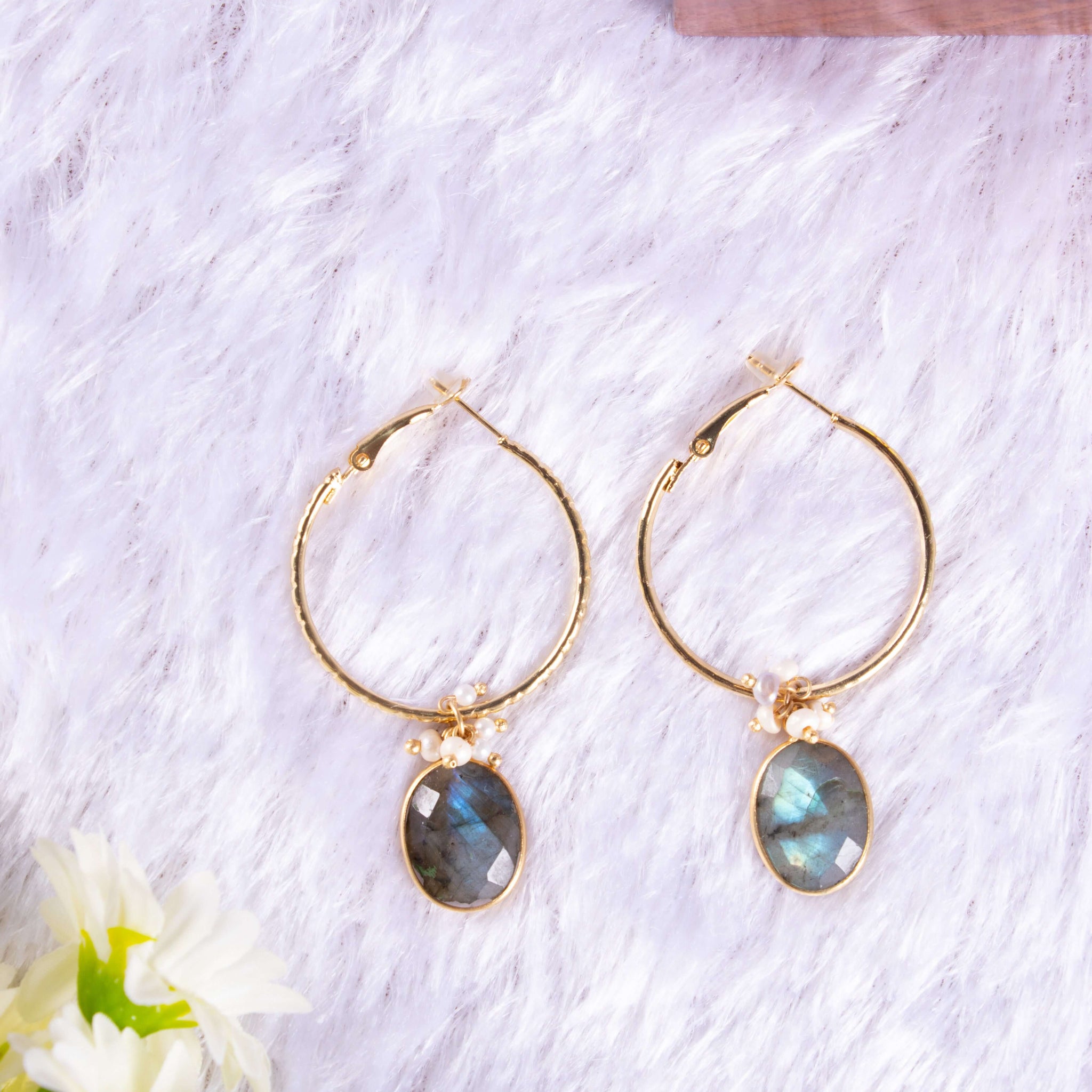 Zaariya- turquoise stone golden hoop