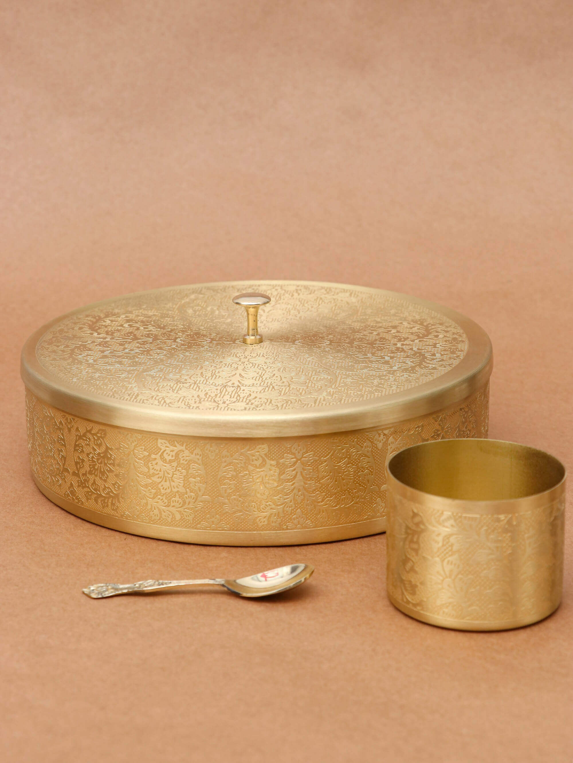 House of Wemy Golden Spice Container with Embossed Lid 7 Compartments and 1 Spoon