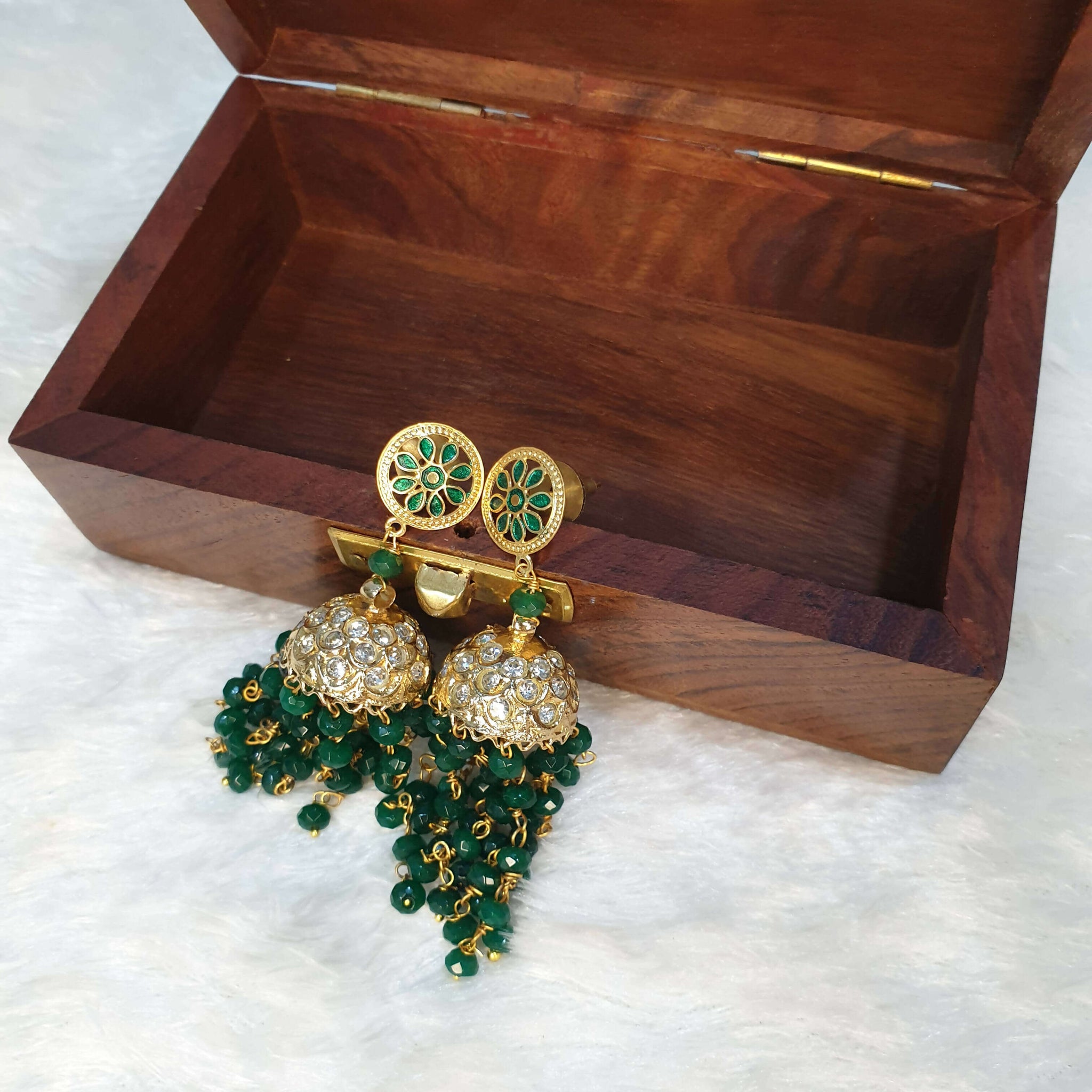 Zaariya Stone Mala Necklace with Intricately Designed Filigree Pendant